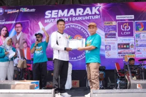 Jejak Karya yang Tak Terlupakan, Pencipta Mars SMKN 1 Dukuhturi Dihadirkan di Puncak HUT